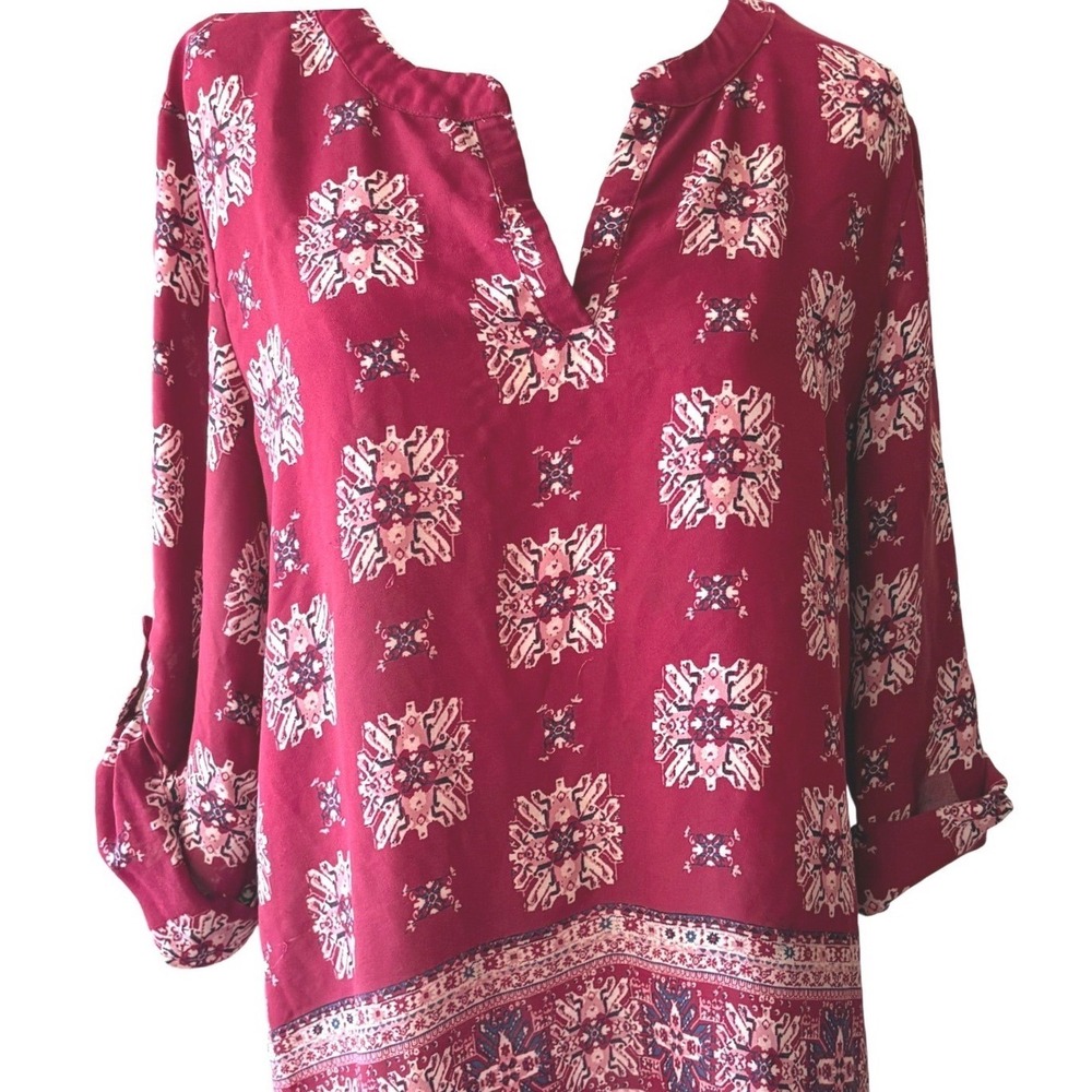Pink Republic Womens Large Burgundy‎ Medallion Roll Tab Sleeve V-Neck Blouse Top